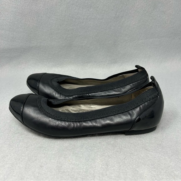NATURALIZER WOMEN'S CHLOE BLACK LEATHER SHINY CAP TOE FLATS SHOES SIZE 5.5M - Picture 4 of 13